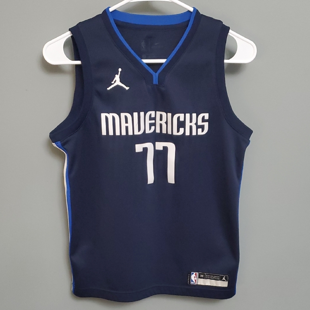 DONCIC #77 Kids Mavericks Jersey (sz M)